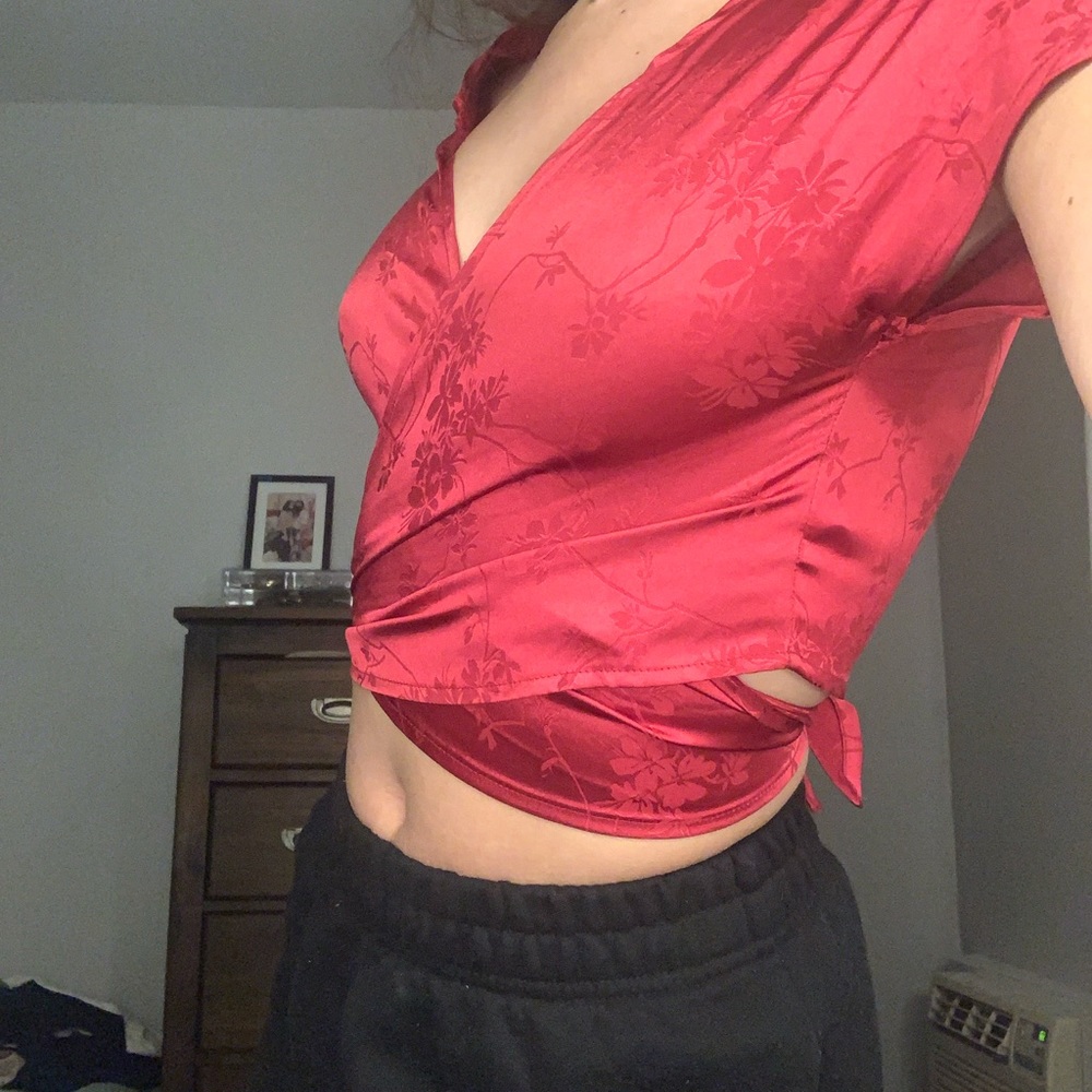 CUTE RED MULTIPLE WAYS TO WEAR SHIRT